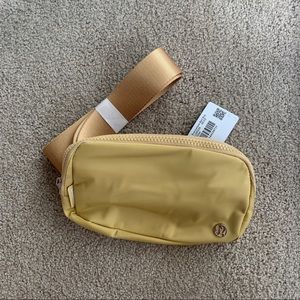 Lululemon Everywhere Belt Bag Golden Sand 1L NWT